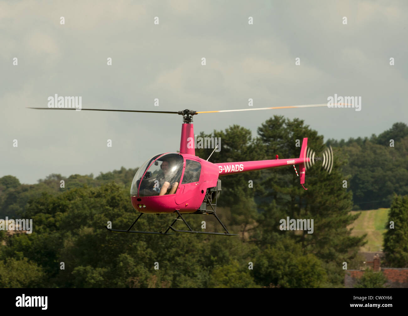 Robinson R22 beta privée civile siège deux petit hélicoptère à Halfpenny Green Airport, Wolverhampton. West Midlands. 8384 SCO Banque D'Images