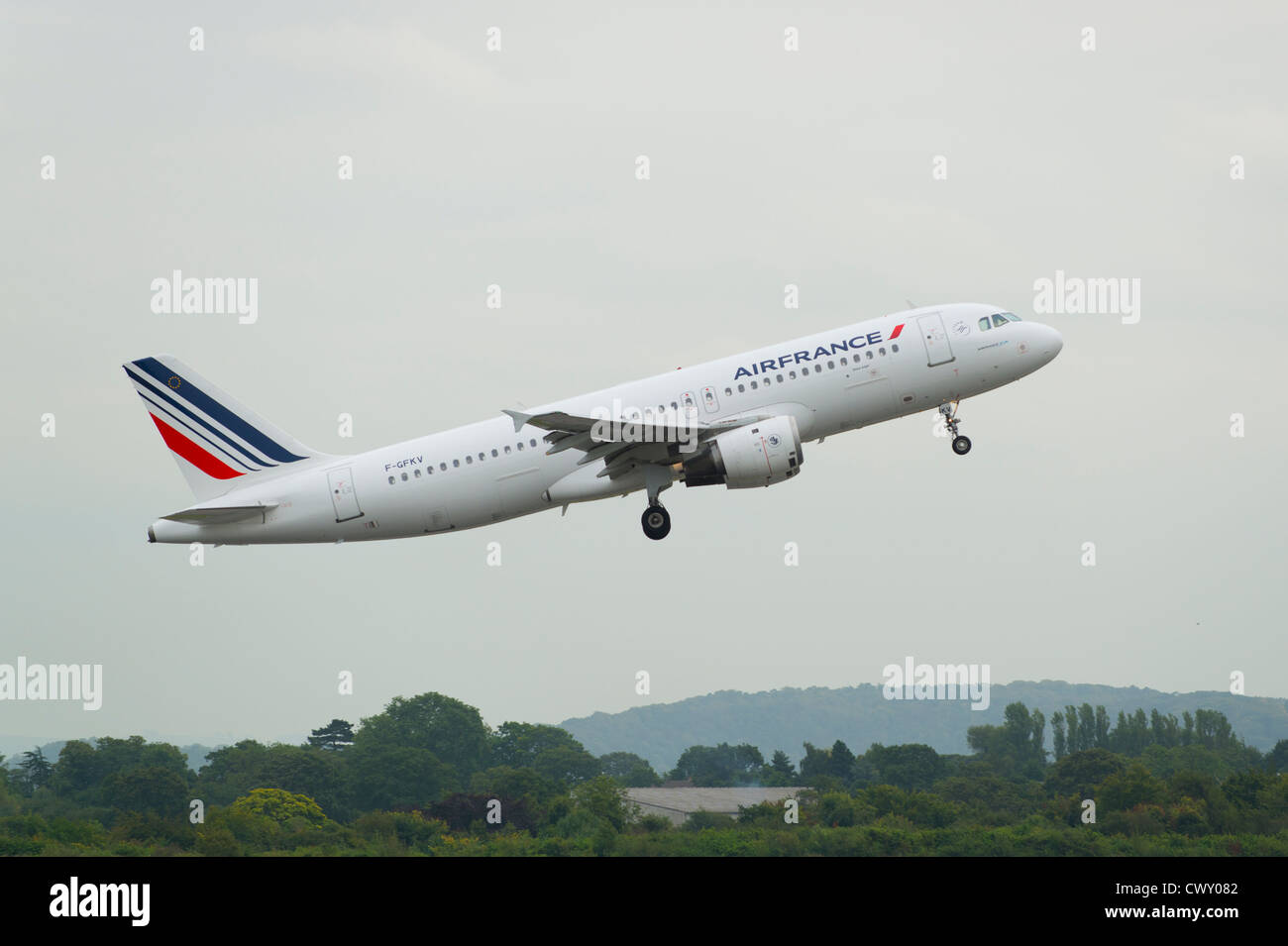Un Airbus A320 d'Air France qui a décollé de l'Aéroport International de Manchester (usage éditorial uniquement) Banque D'Images