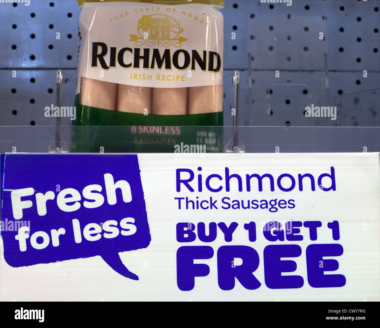 Bogof  l'achat un obtiennent un libre signes supermarchés Asda au dépanneur, Southport, Royaume-Uni Banque D'Images