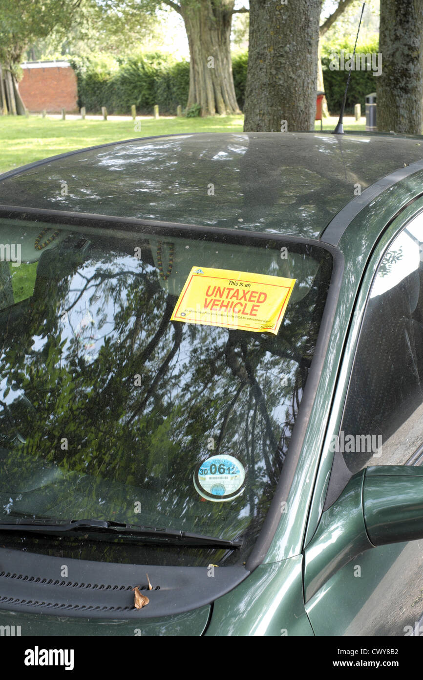 Autocollant sur véhicule non taxés DVLA écran voiture UK Banque D'Images