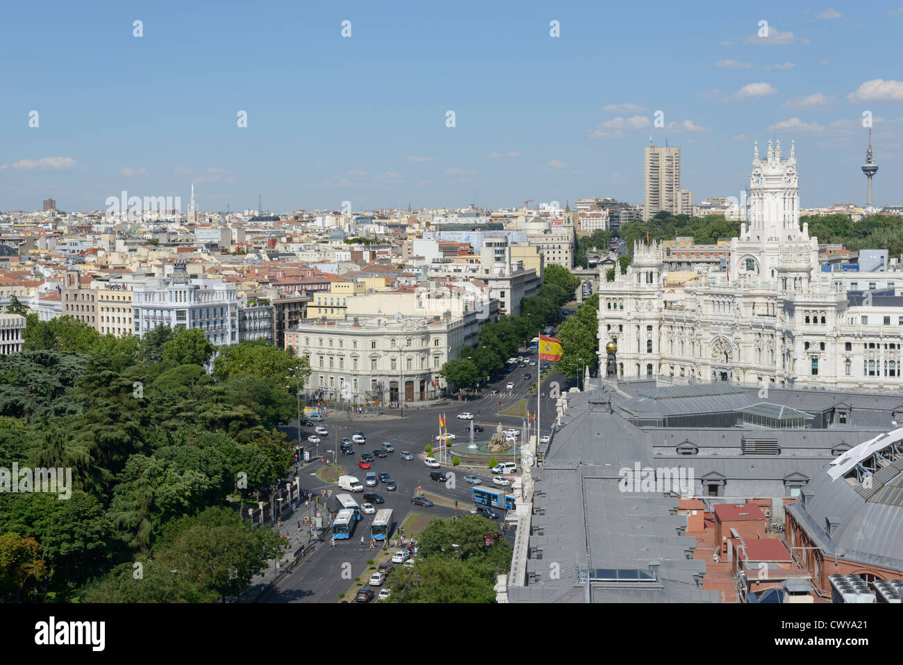 Centre de Madrid, montrant l'Hôtel de Ville (anciennement Correos : bureau de poste central) et le Palacio de Linares. Banque D'Images
