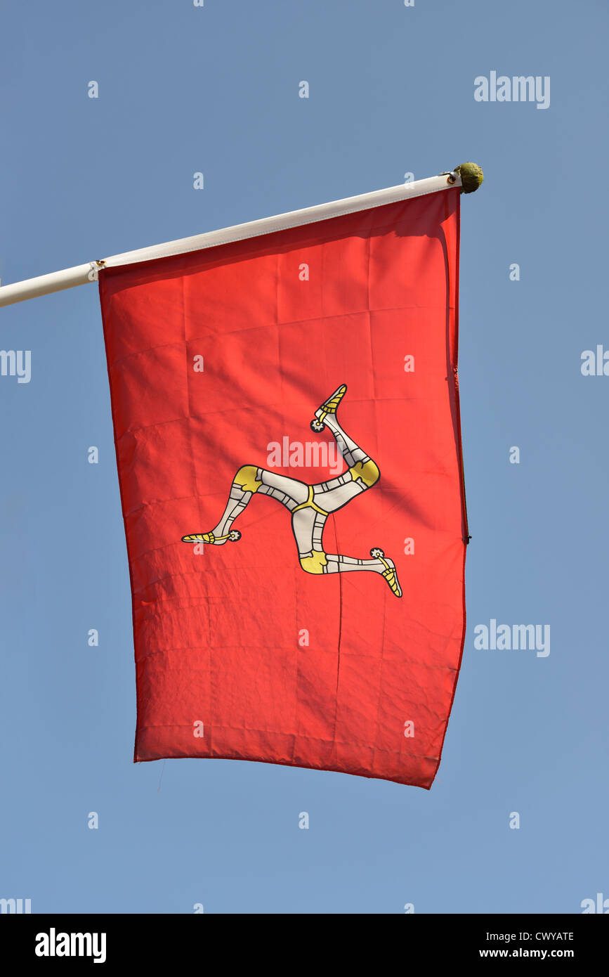 Drapeau de l'île de Man, West Street, Dorking, Surrey, Angleterre, Royaume-Uni Banque D'Images