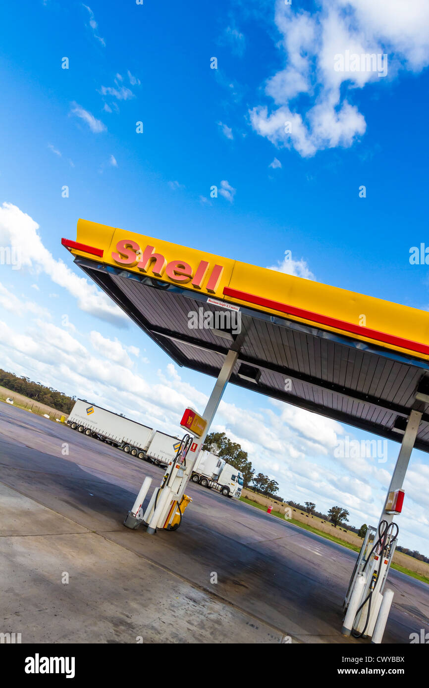 Diesel Shell en sortie d'outback NSW, Australie Banque D'Images