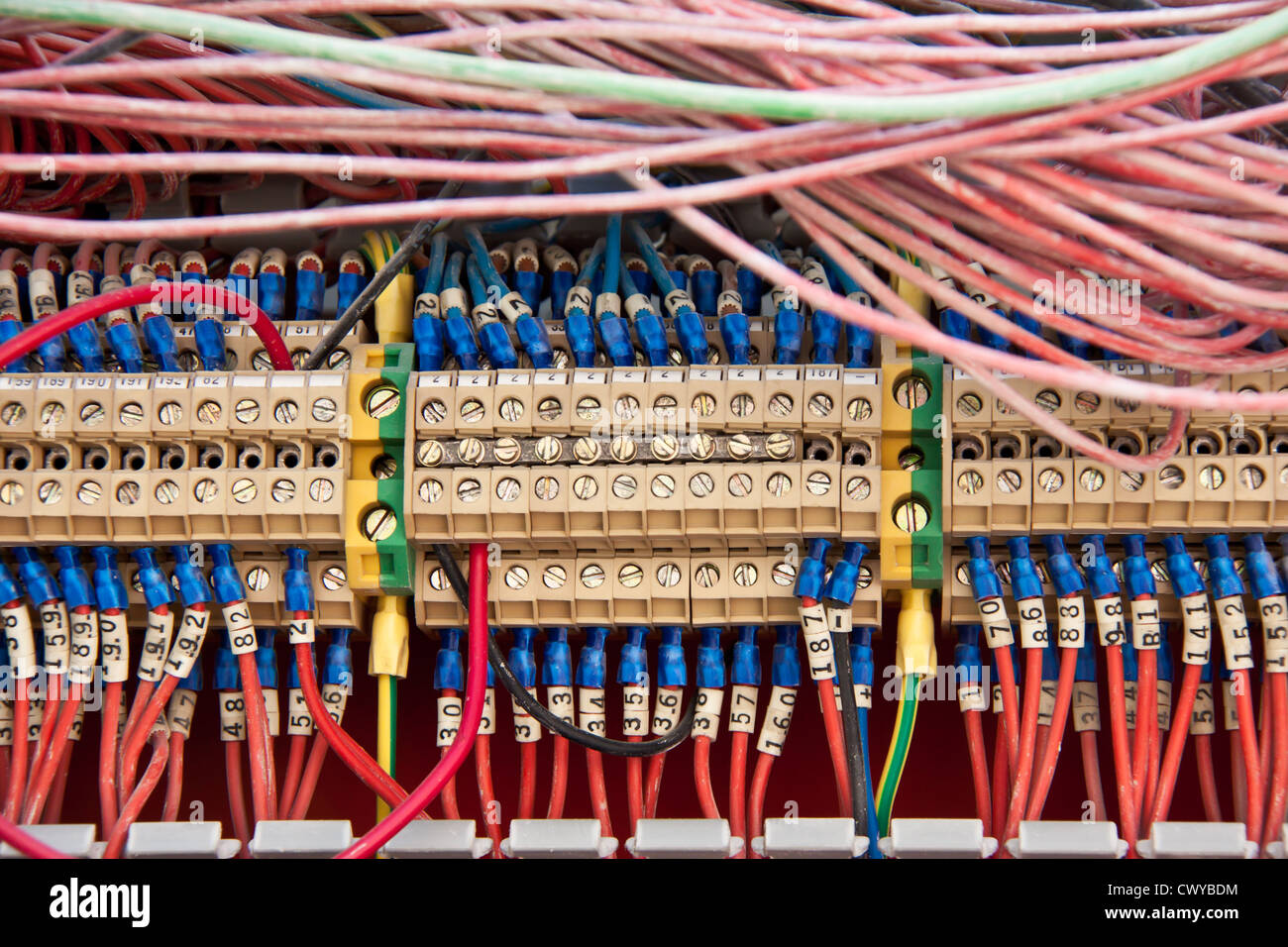 Panneau de distribution électrique comme un arrière-plan Banque D'Images