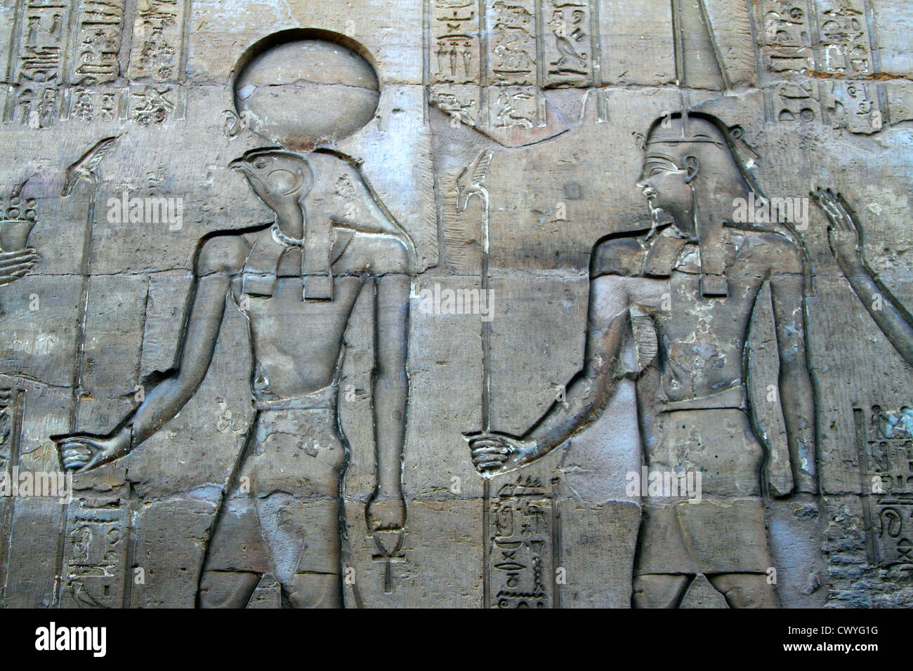 D'hiéroglyphes et de secours dans le Temple de Kom Ombo, Egypte Banque D'Images