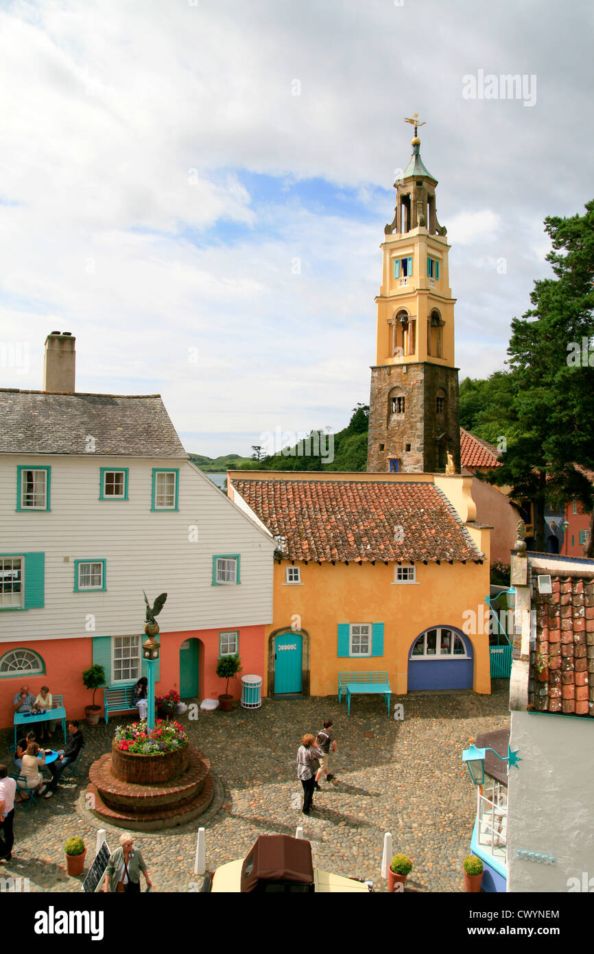 Le Campanile et la place de la batterie Portmeirion Gwynedd au Pays de Galles UK Banque D'Images