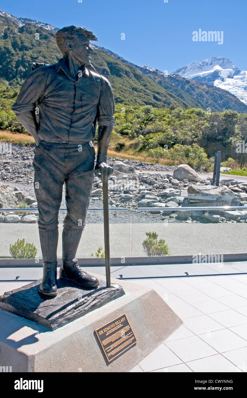 Statue de Sir Edmund Hillary, alpiniste néo-zélandais et explorer, à Mount Cook Village. Banque D'Images