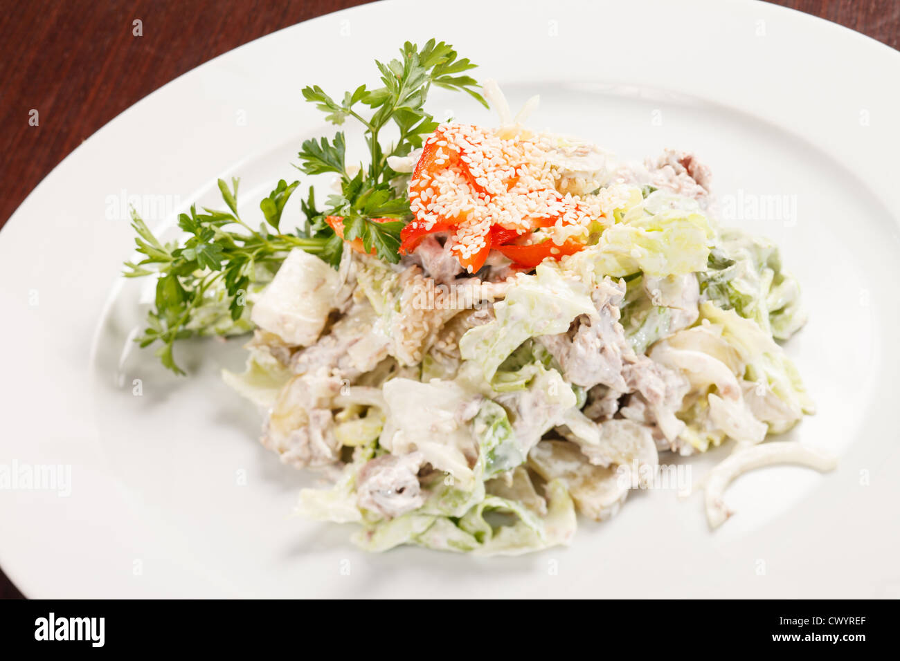 Salade avec poulet et champignons Banque D'Images