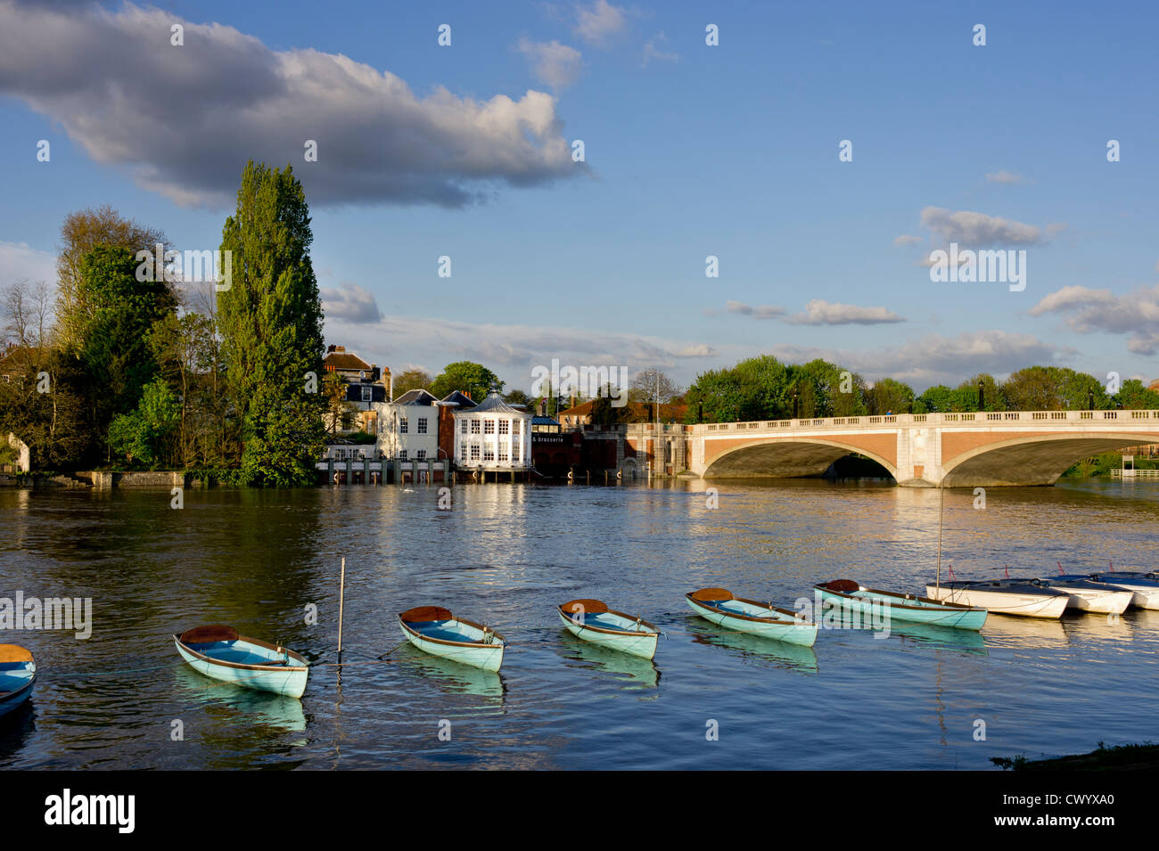 Hampton Court Bridge, Richmond upon Thames, Grand Londres, Londres, Grande-Bretagne, Europe Banque D'Images