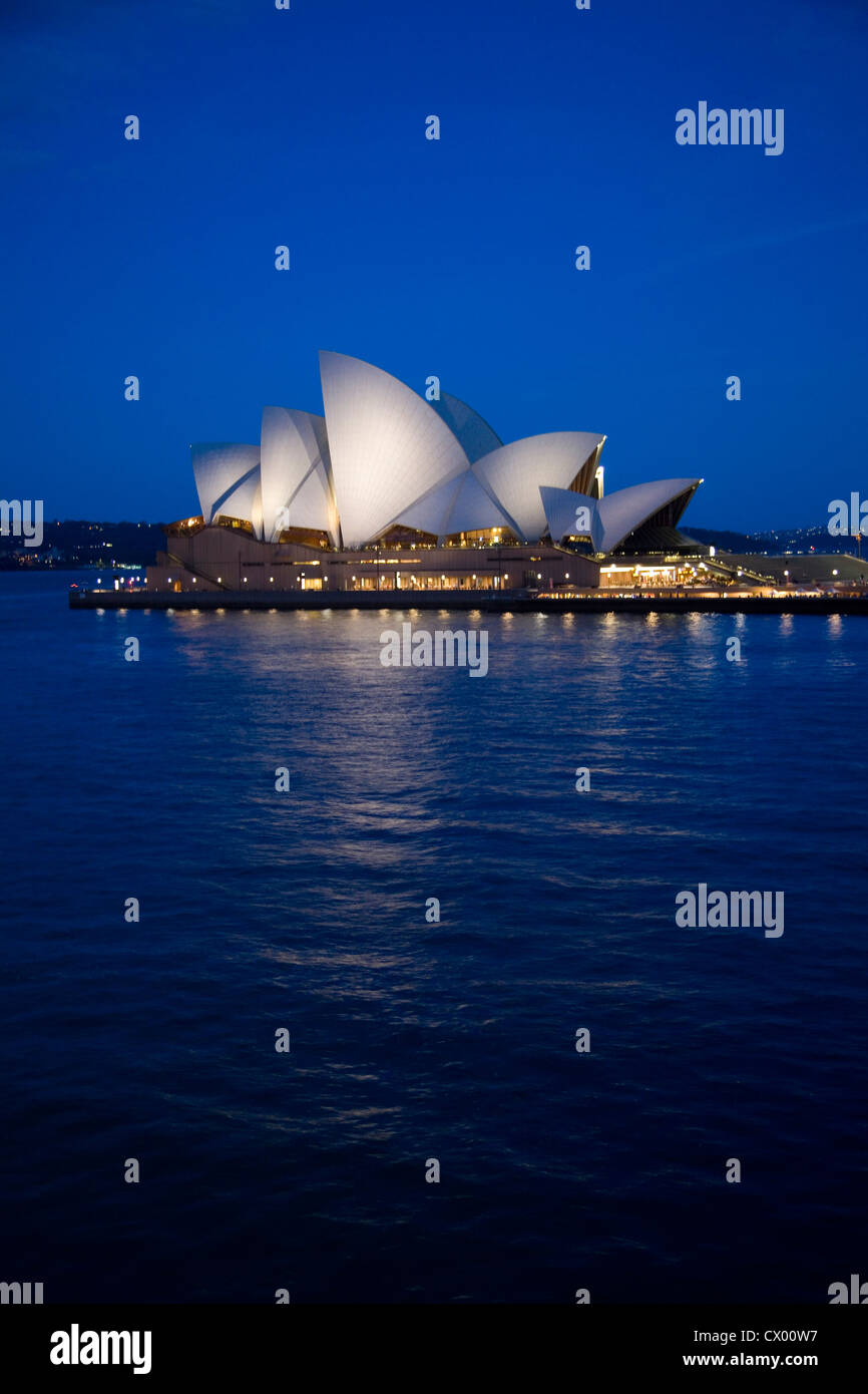 Au crépuscule de l'Opéra de Sydney, Sydney, New South Wales, Australia Banque D'Images