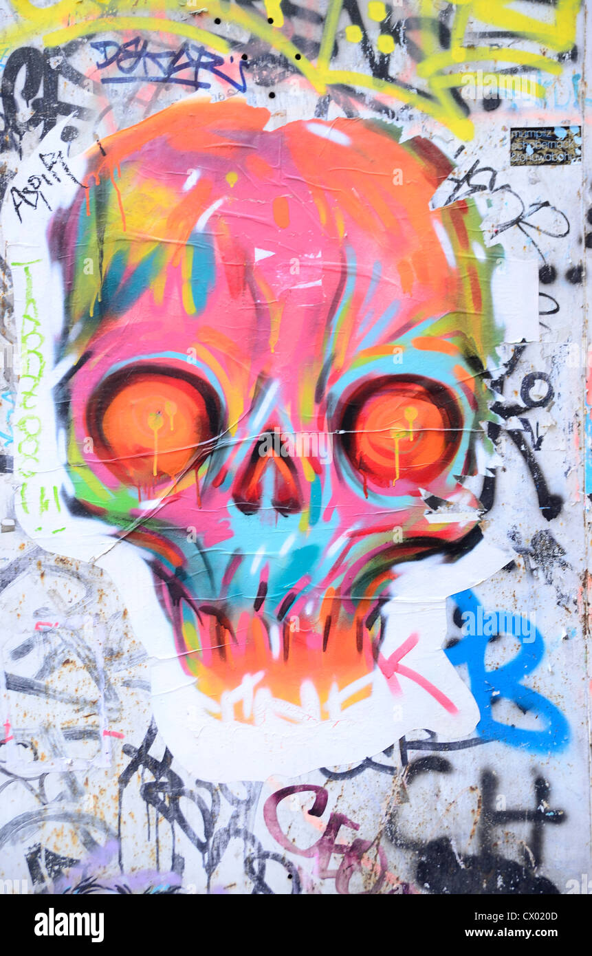 Crâne coloré Graffiti dans Barcelone Banque D'Images