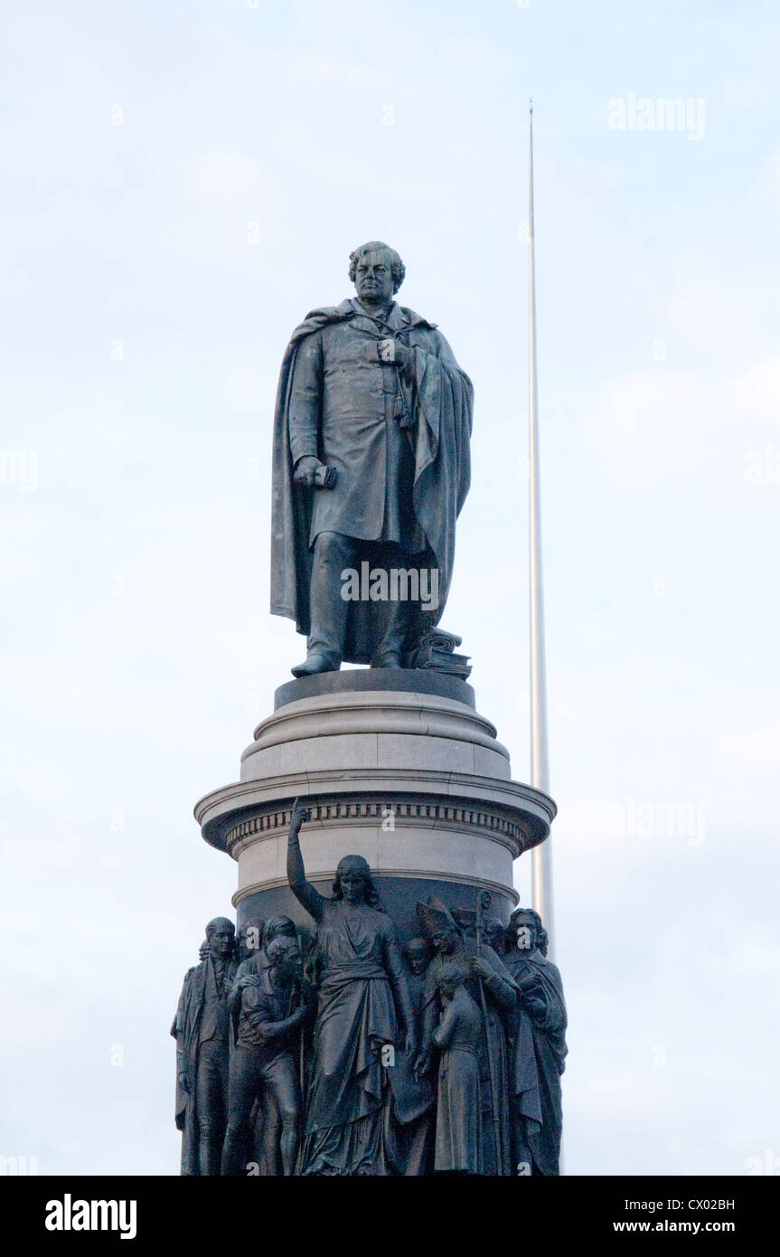 La statue réalisée par le sculpteur John Henry Foley, de Daniel O'Connell sur O'Connell Street à Dublin en Irlande Banque D'Images