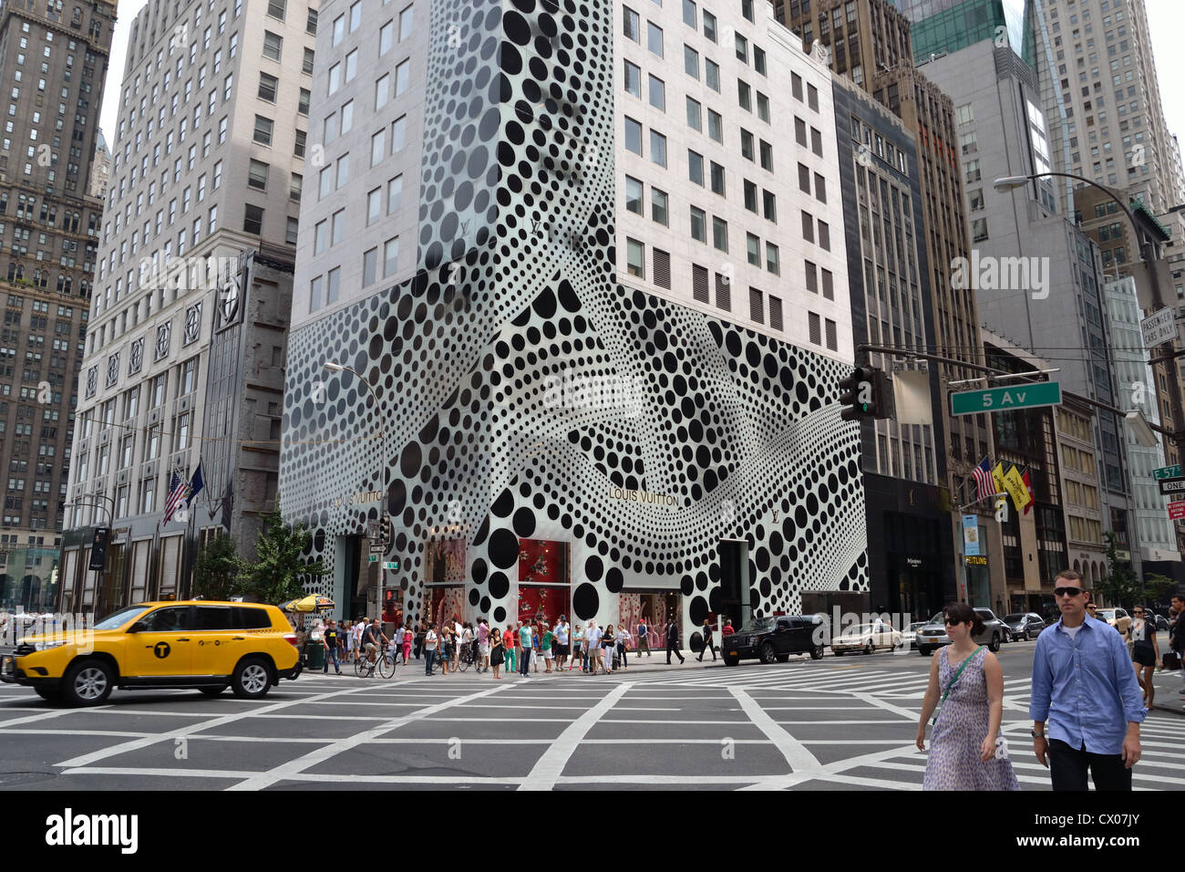 Louis Vuitton shop, 5e Avenue, New York, U.S.A. Banque D'Images