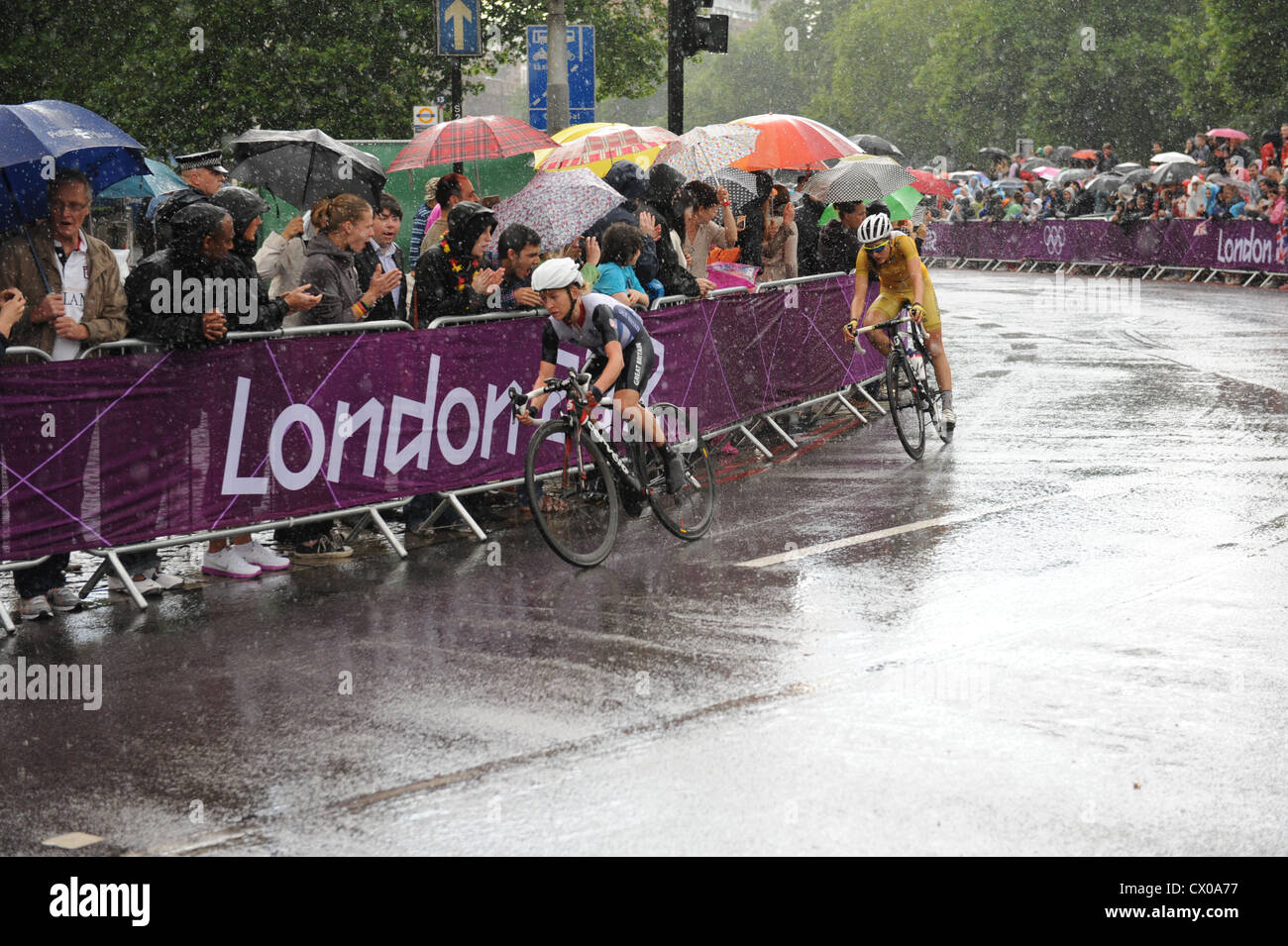 Emma Pooley et Shara Gillow du cyclisme féminin dans la course sur route aux Jeux Olympiques 2012 Banque D'Images