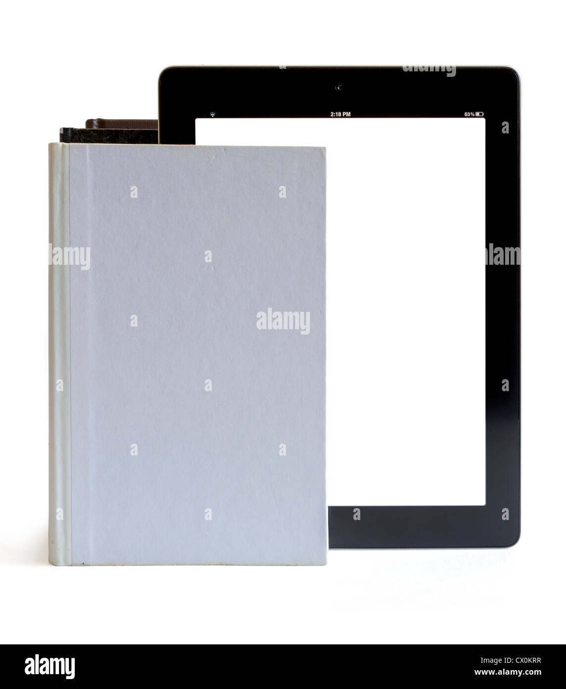Livres et tablette ordinateur isolé sur blanc, concept de bibliothèque numérique Banque D'Images