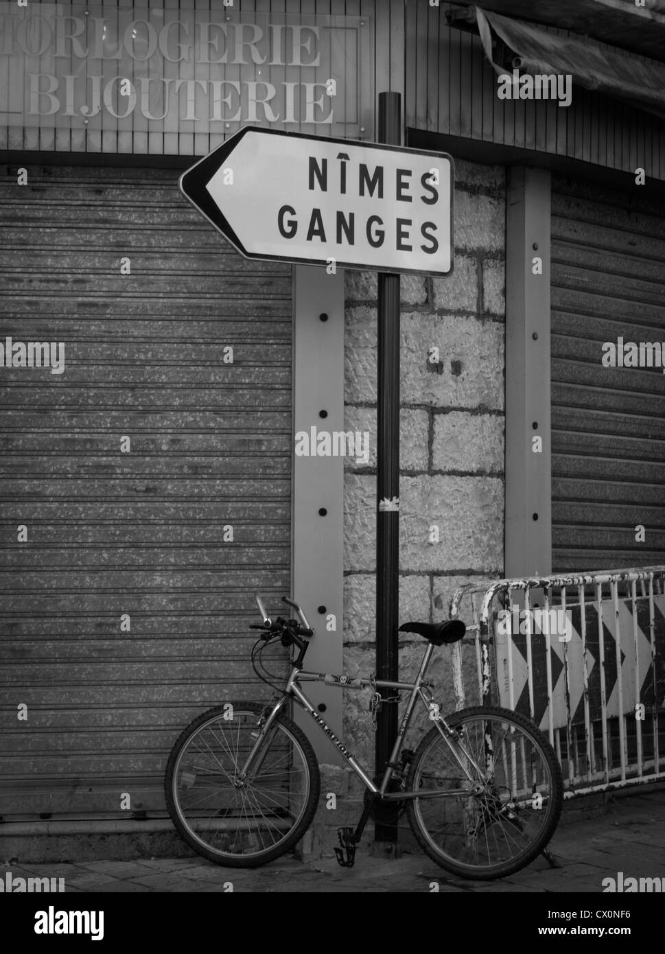 Panneau routier et location en Arre France Banque D'Images