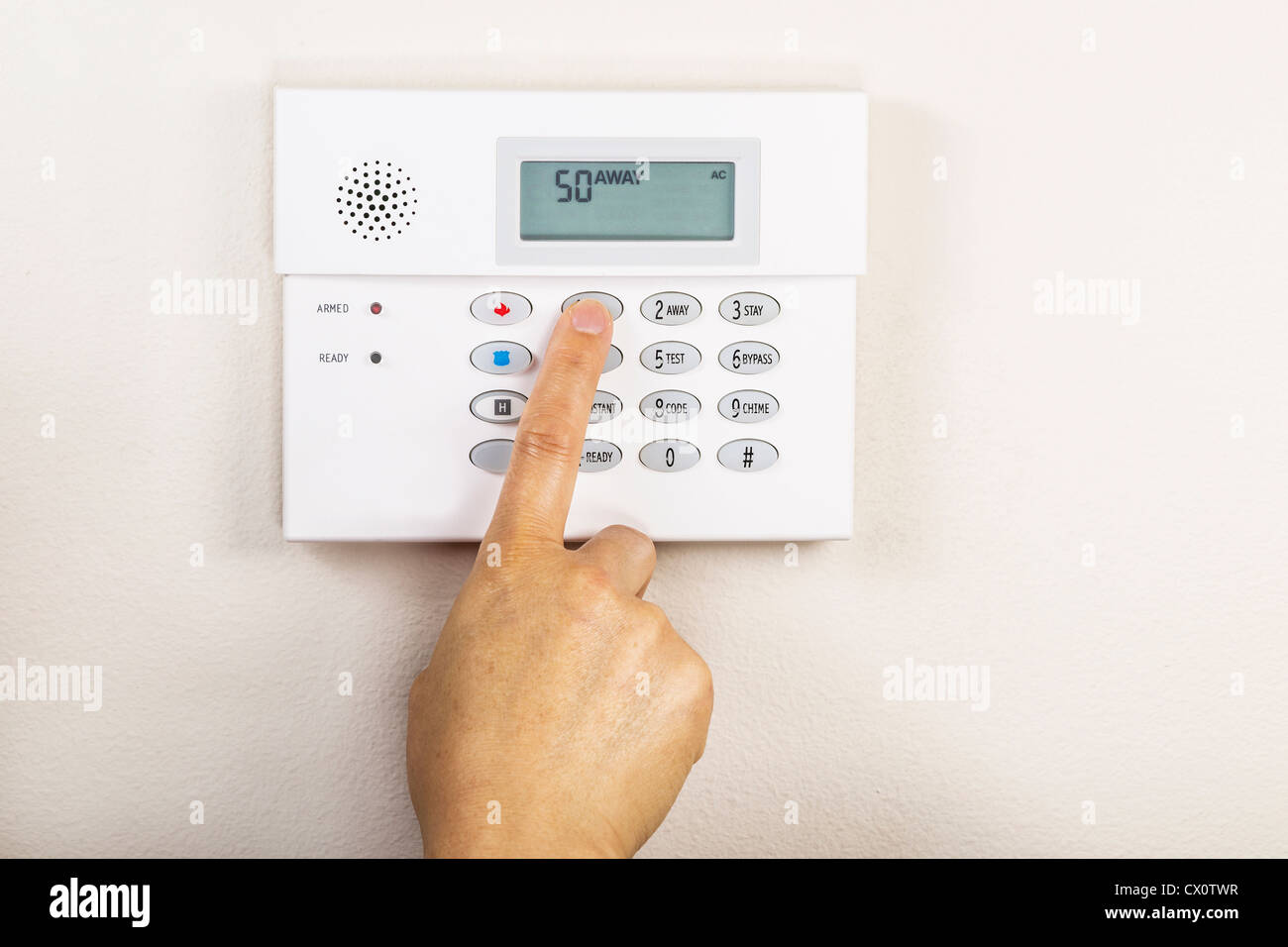 Réglage de la main à l'écart du code sur la maison d'alarme de sécurité  Photo Stock - Alamy