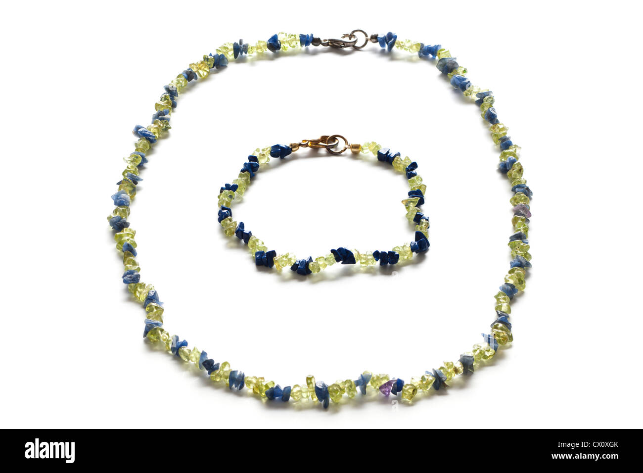 Vert et Bleu filetés en plastique et collier de perles bracelet assorti Banque D'Images