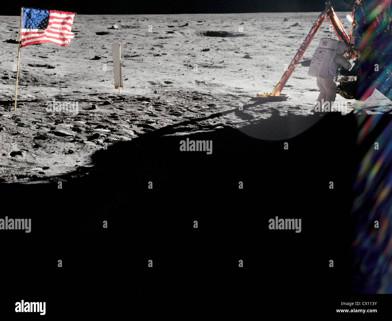 Neil Armstrong sur la surface lunaire Banque D'Images