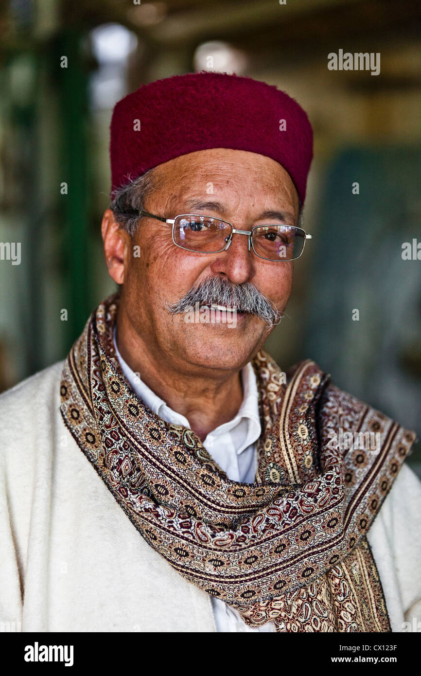 Portrait d'un propriétaire de restaurant à Djerba, Tunisie Banque D'Images