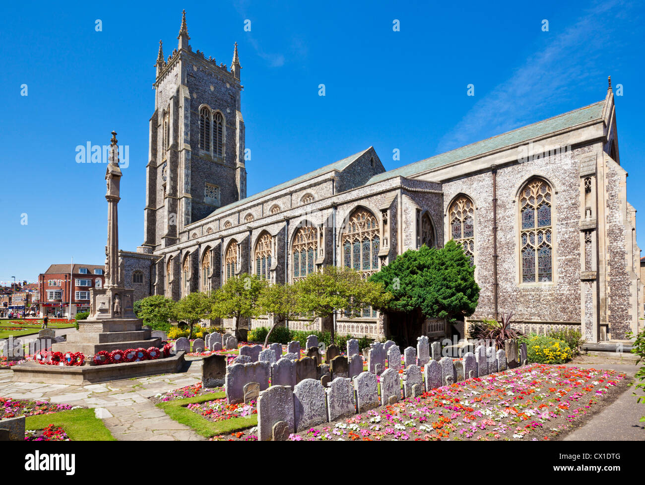 L'église paroissiale de Cromer avec St Martin et cimetière avec des tombes de l'East Anglia Norfolk England UK GB EU Europe Banque D'Images