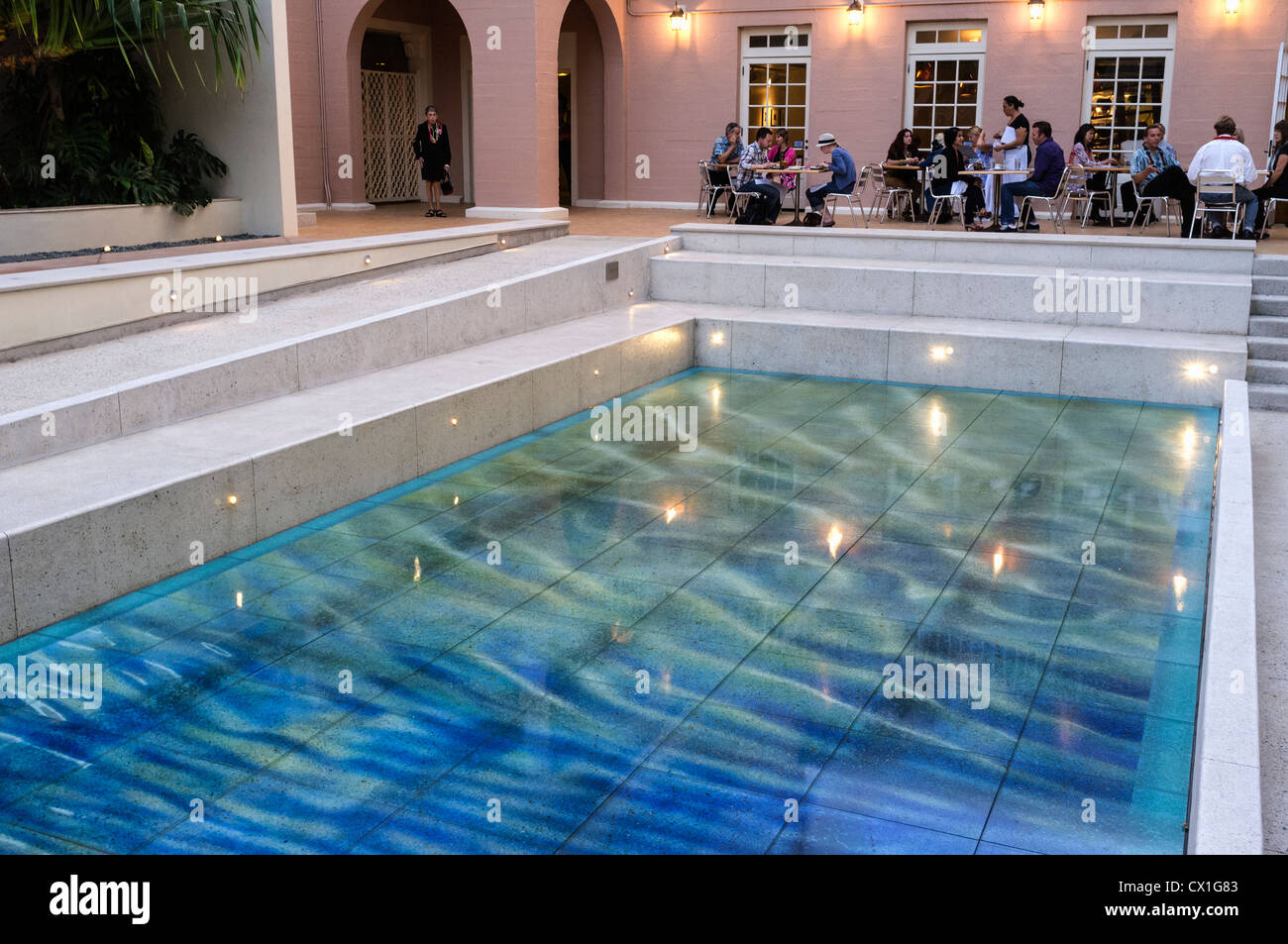 Cour-jardin de sculptures du musée des Arts avec piscine sculpture par Doug Young. Banque D'Images