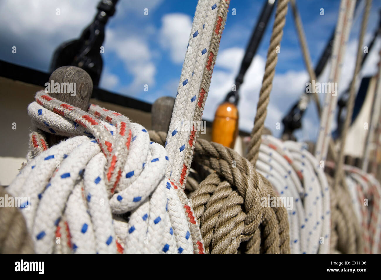 Détail montrant des noeuds en gréage cordes à bord du grand voilier trois-mâts barque-goélette / Antigua sur la façon de Svalbard, Spitzberg Banque D'Images