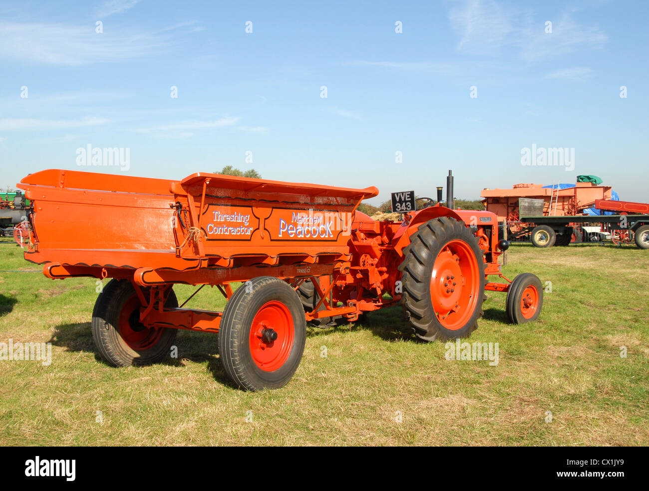 Tracteur Nuffield vintage avec panier. Banque D'Images