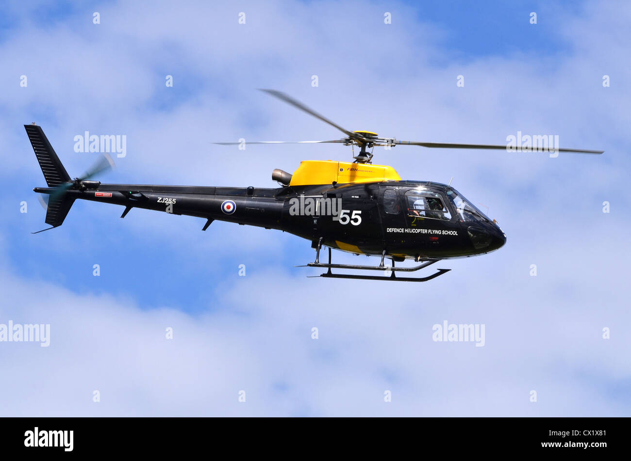 Eurocopter AS-350BB Squirrel HT1 exploité par l'École de pilotage Hélicoptère Défense RAF Banque D'Images