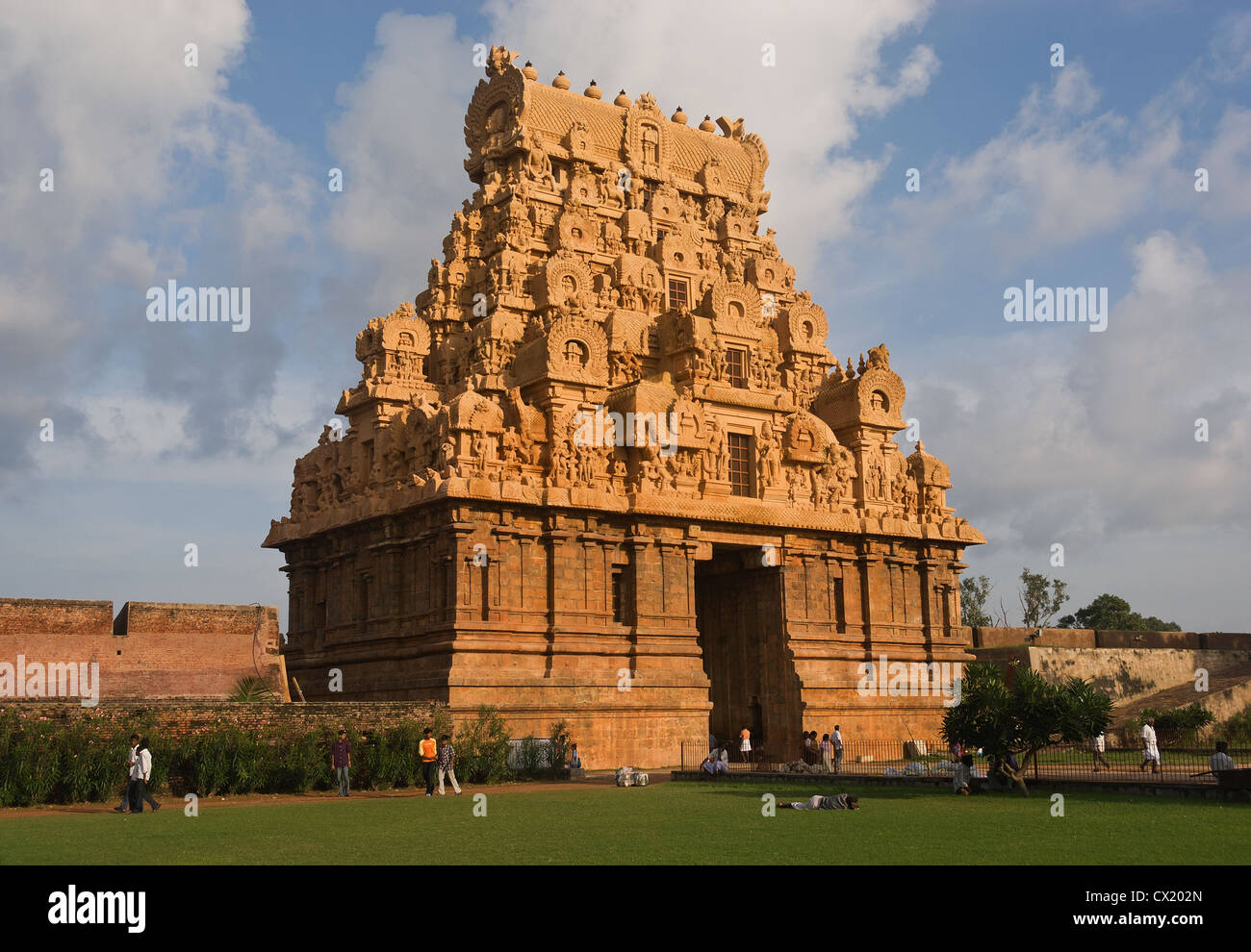 L'Inde, l'Elk201-4706, Thanjavur, Tamil Nadu, Temple Brihadishwara gopuram entrée Banque D'Images