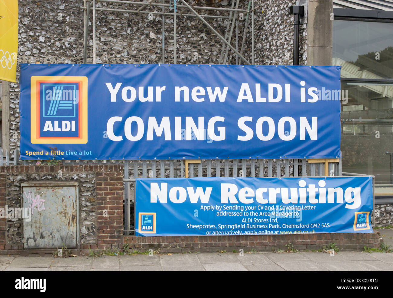 Dès l'ouverture de nouveaux magasins Aldi Banque D'Images