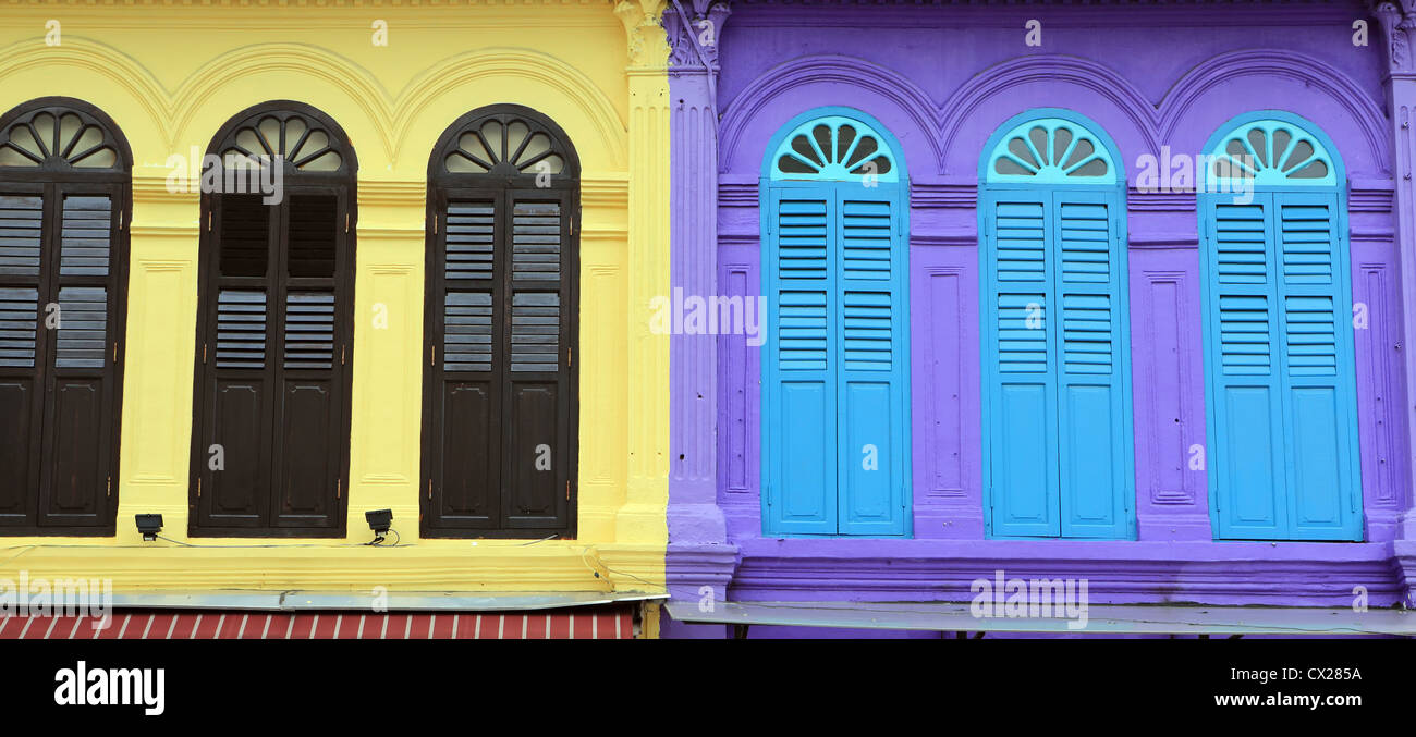 Caractère ancien heritage façades de bâtiments coloniaux dans Little India, Singapour Banque D'Images