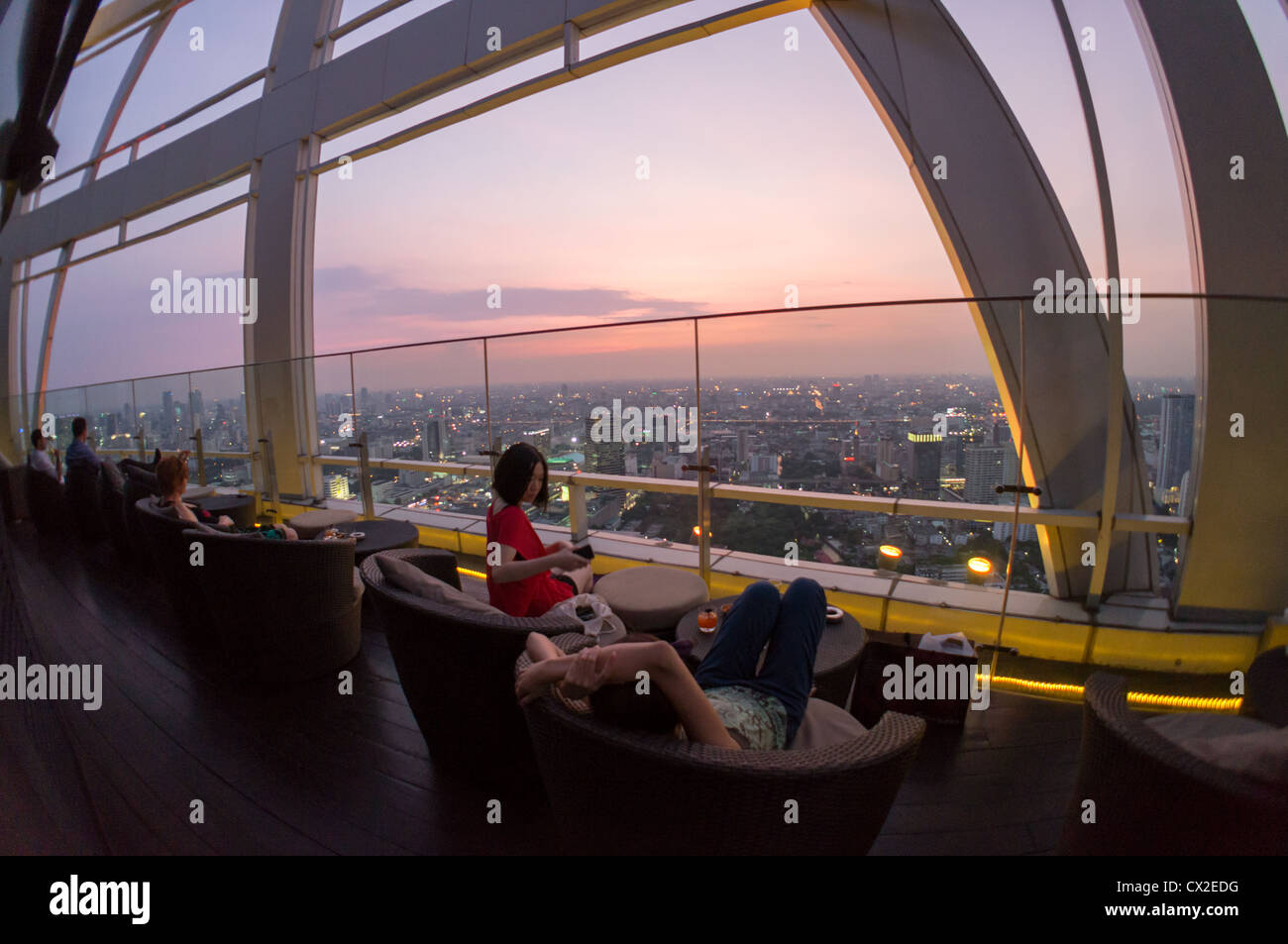 Red Sky Bar sur le toit au Centara Grand Bangkok , Thaïlande Banque D'Images