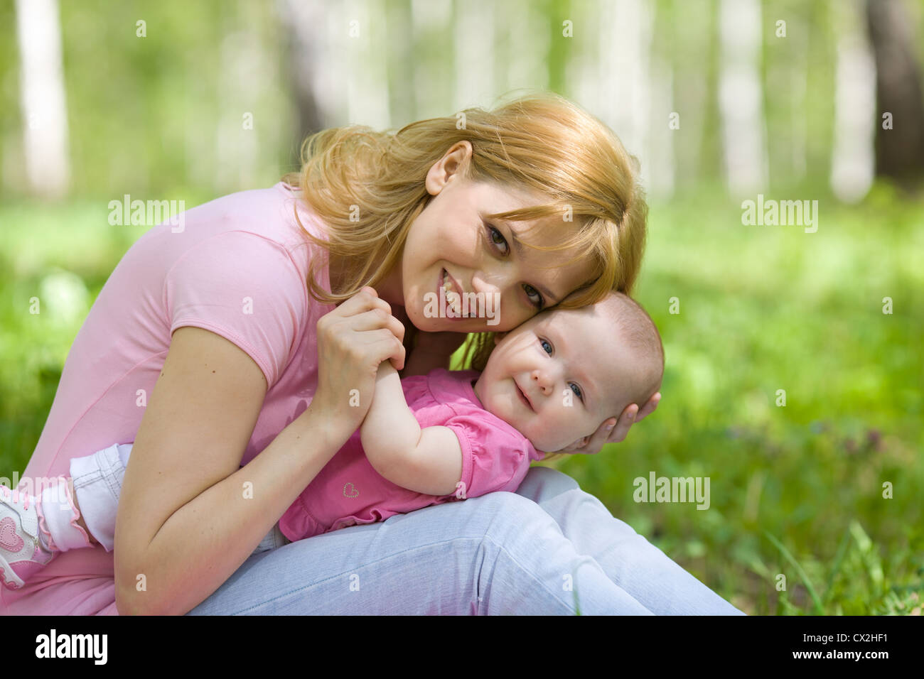 Mère et fille à birch spring park Banque D'Images