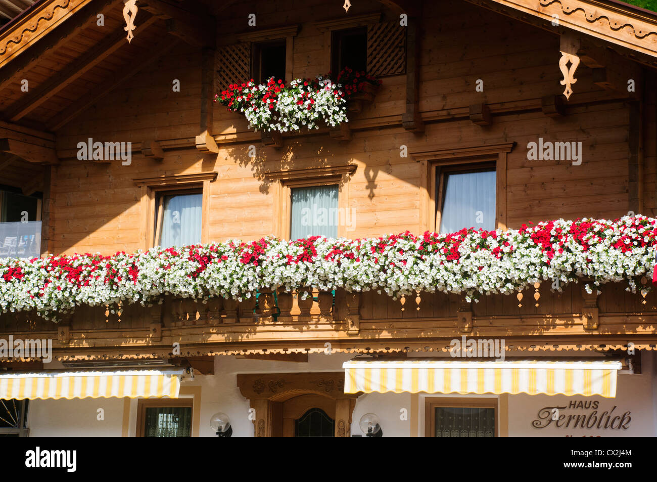 Autriche, Tyrol, le village de Gerlos maison décorée de fleurs Banque D'Images