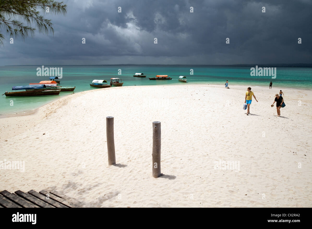 Les gens sur la plage, l'île de prison, l'Afrique de Zanzibar Banque D'Images