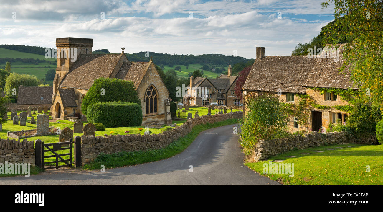 L'église et le village pittoresque de Snowshill, Cotswolds, Gloucestershire, Angleterre. Septembre 2012. Banque D'Images