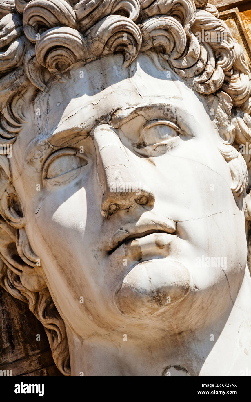 Détail du visage de la statue de César Auguste, Cité du Vatican Musée Jardins, Lazio, Rome, Italie. Banque D'Images
