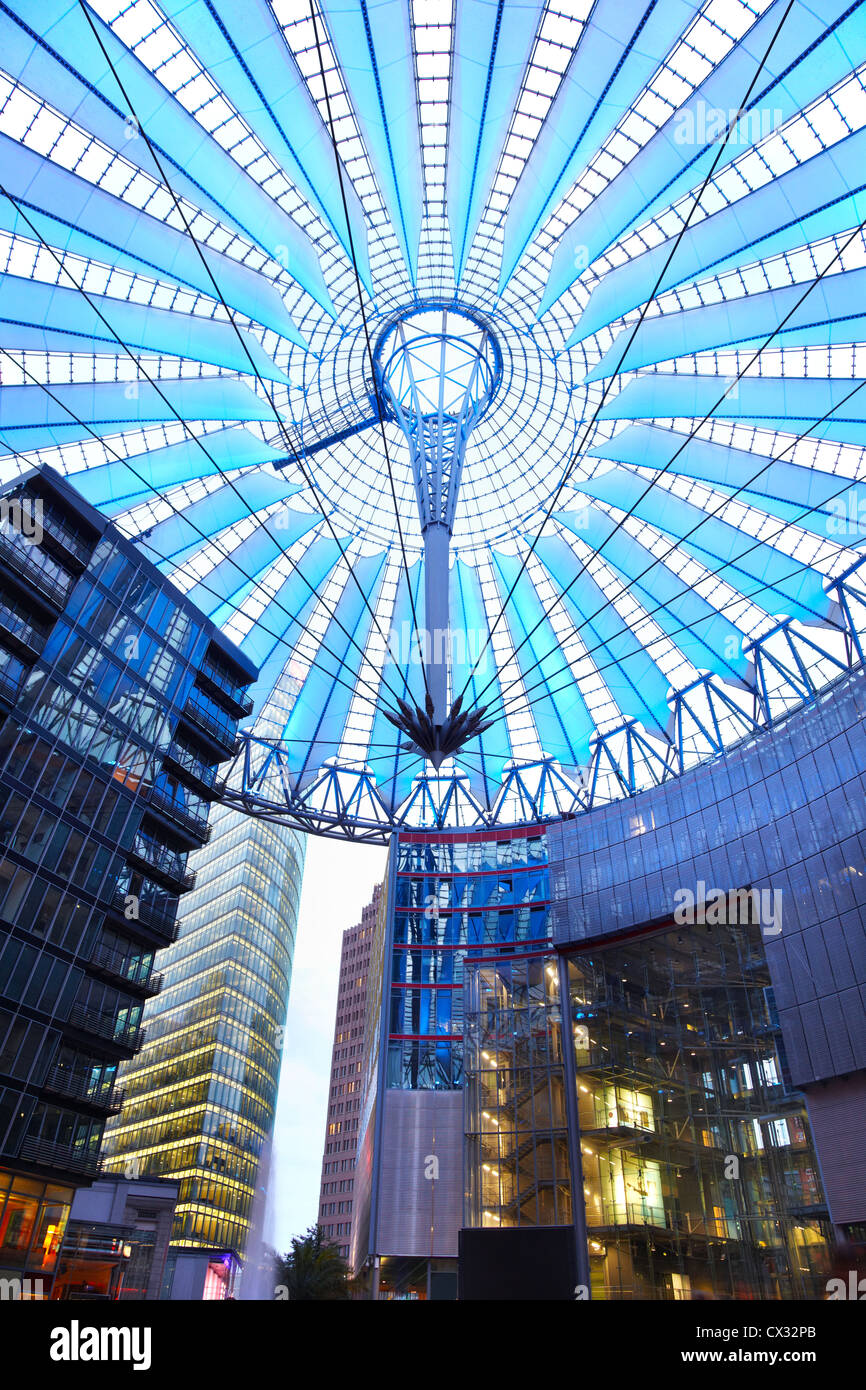 La Potsdamer Platz, à toit futuriste Sony Center à Berlin Banque D'Images