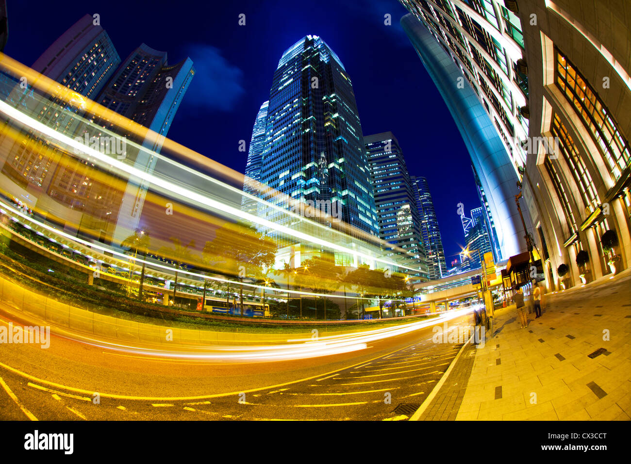 La circulation en centre-ville de Hong Kong at night Banque D'Images