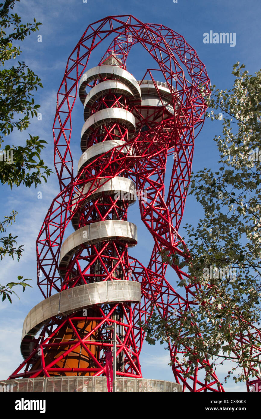La tour ArcelorMittal Orbit par Anish Kapoor au parc olympique de Stratford, Banque D'Images