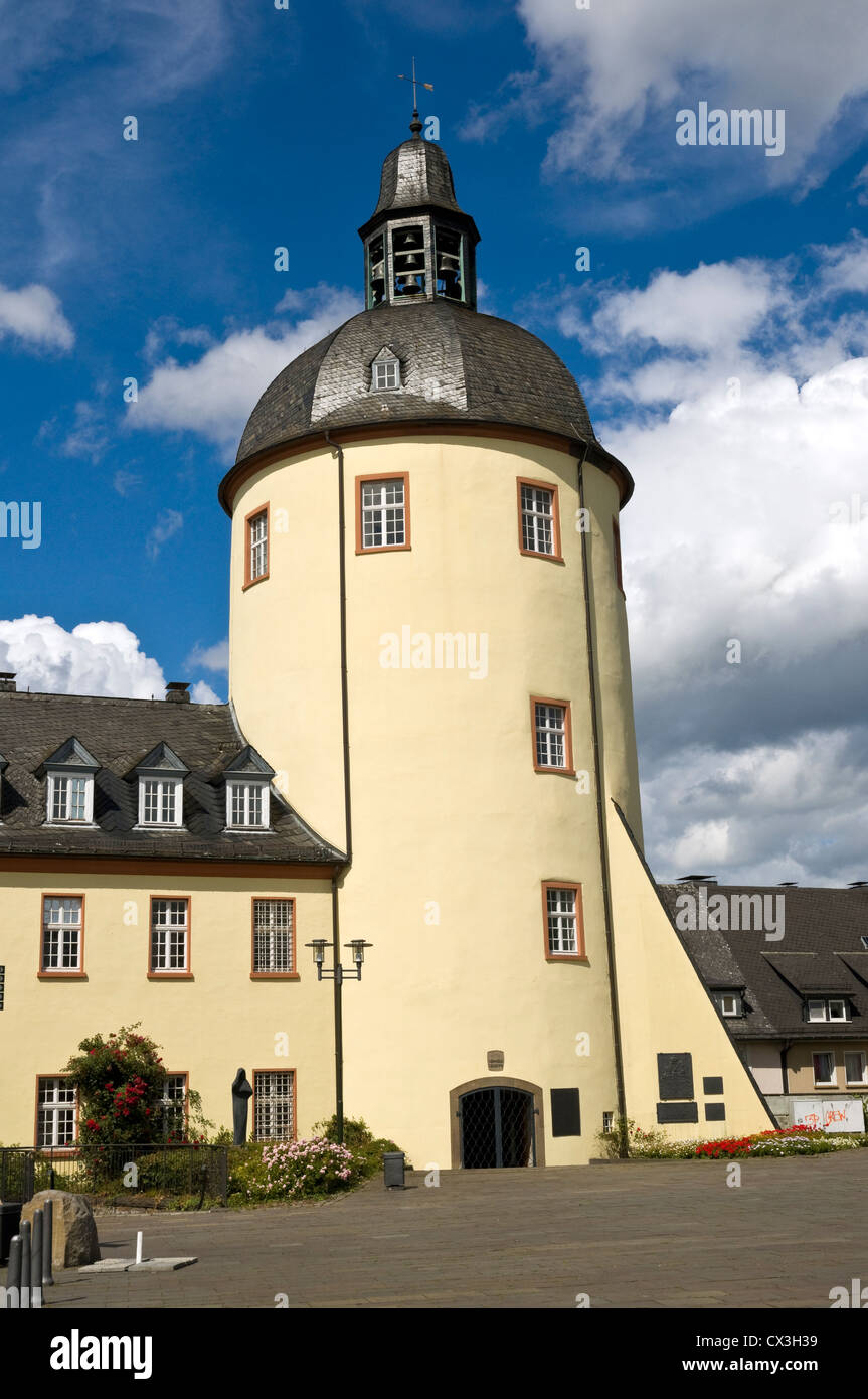 'Dicke Turm" (fat tower) et le 'Unteres Schloss' (en bas) dans le palais de Siegen, Rhénanie du Nord-Westphalie, Allemagne. Banque D'Images