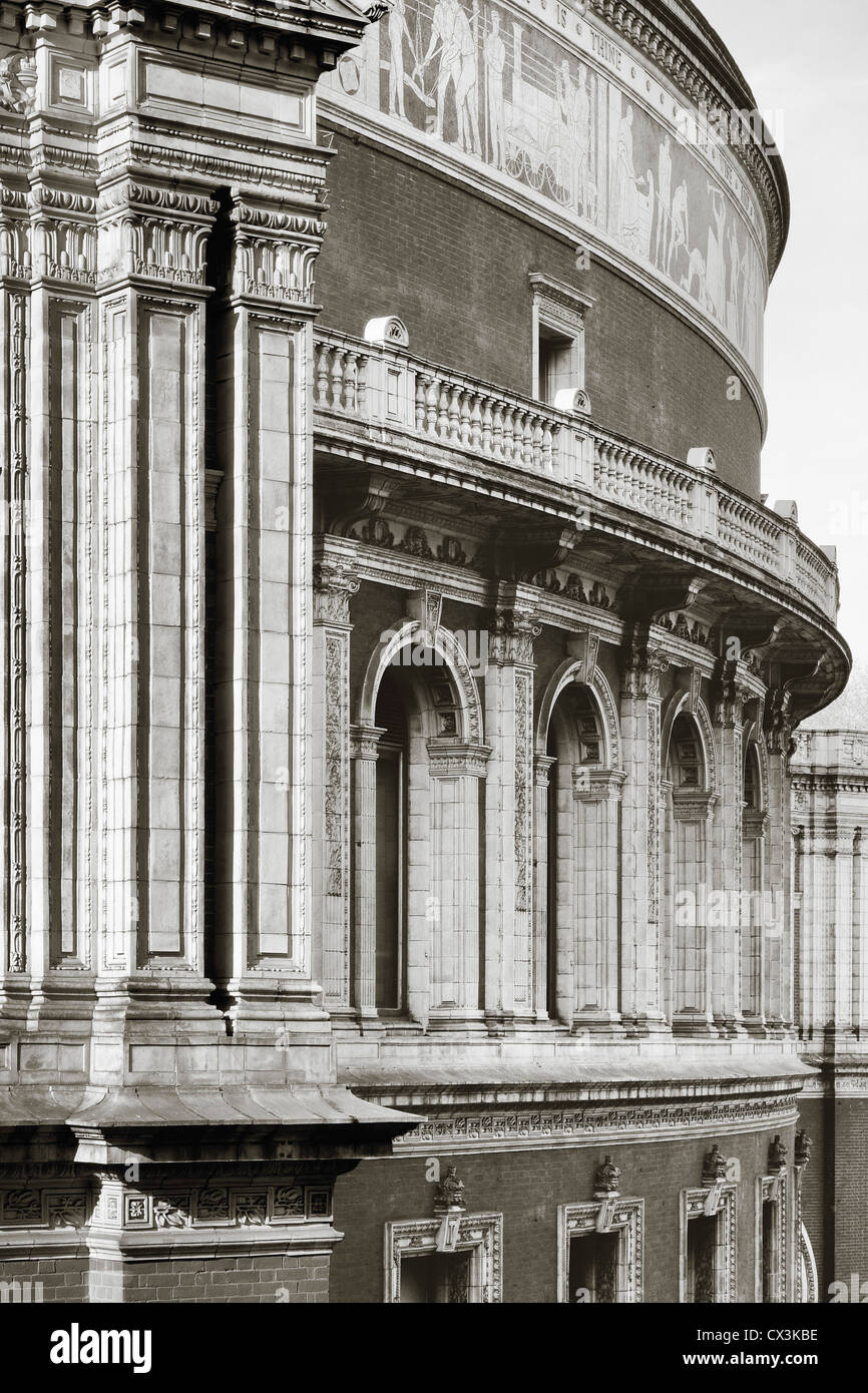 Royal Albert Hall, Londres, Royaume-Uni. Architecte : Le Capitaine Francis Fowke et le Major-général Henry Y.D, 1871. Oblique élevée Banque D'Images