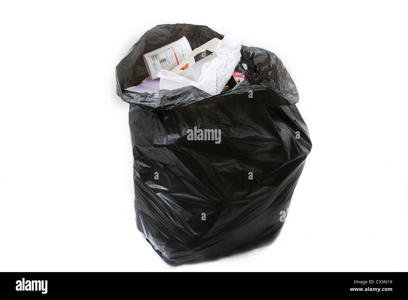 Sac poubelle noir pleine de détritus Photo Stock - Alamy