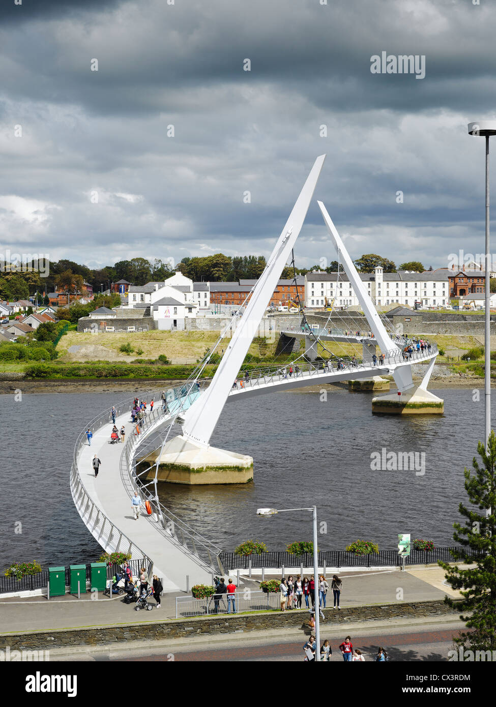 Peace Bridge, pont, Europe, Royaume-Uni, Londonderry, Wilkinson Eyre Architects, 2011, Banque D'Images