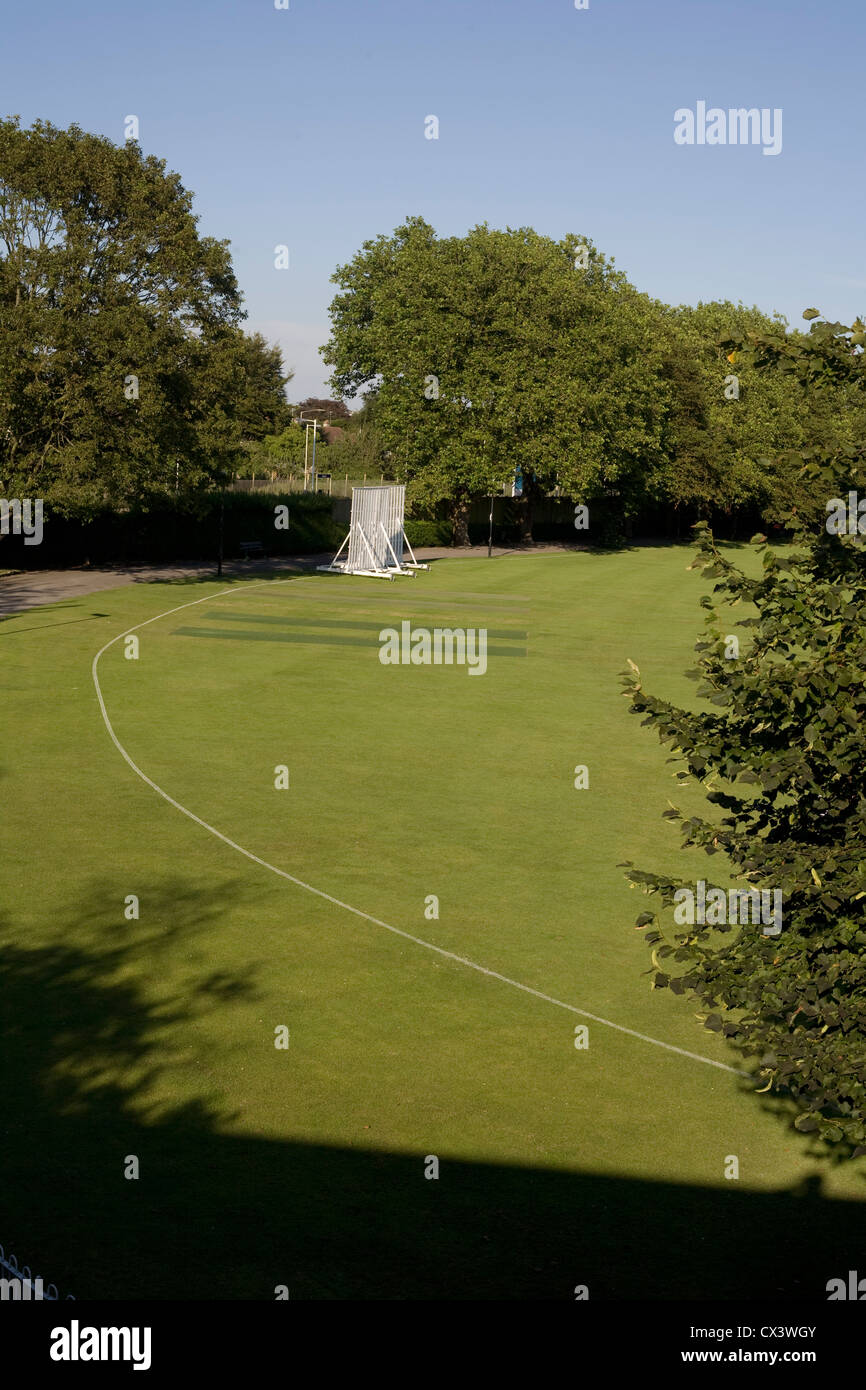 Havant park,l'angle par la voie de chemin de fer, montrant le cricket field et de la vue écran Banque D'Images