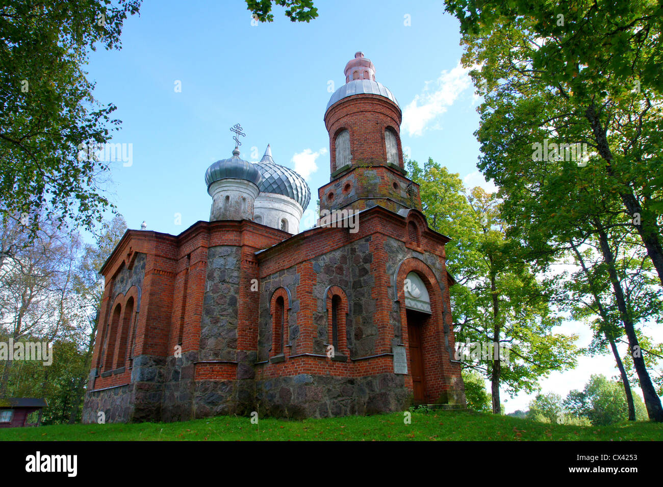 Ancienne église d'exploitation dans le centre de l'Estonie Banque D'Images