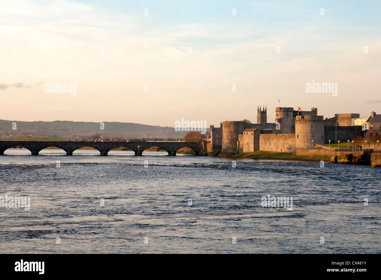 King John's Castle va bientôt faire l'objet d'un programme de réaménagement de 6 millions d'euros. Le château sera doté d'un tout nouveau centre d'accueil Banque D'Images