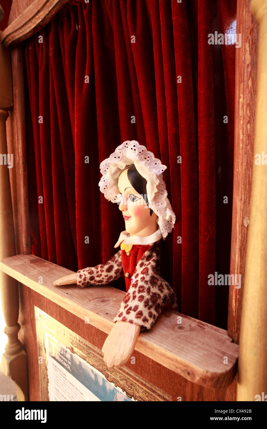 Entrée au musée, de la célèbre marionnette Lyonnaise, Guignol, derrière le magasin au cœur du Vieux Lyon, France Banque D'Images