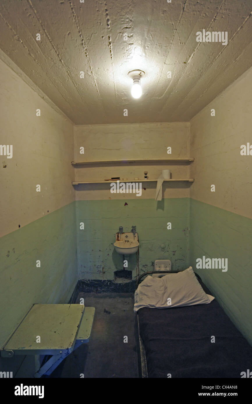 Un B-block cellule à Alcatraz décoré comme il aurait été au cours de la vie de la prison. Baie de San Francisco, Californie, USA. Banque D'Images